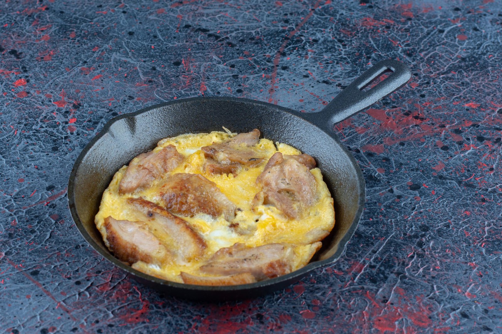 مقلاة فريتاتاس من الحديد الزهر وكويتش برانش رقيق ولذيذ