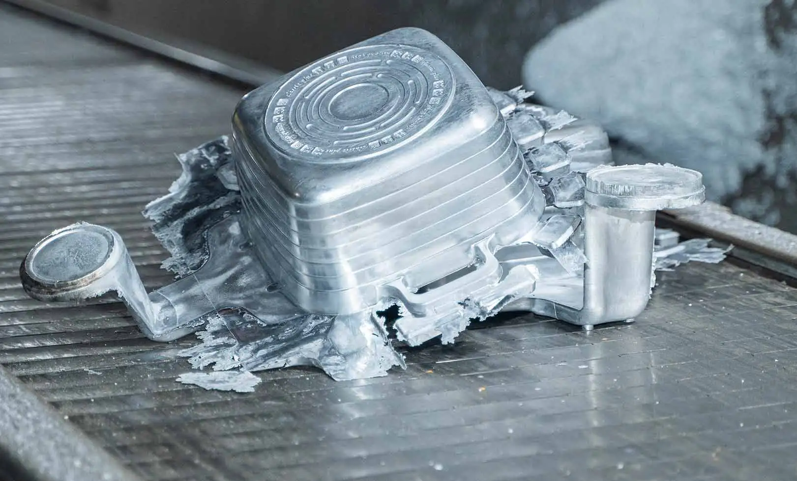 Trimming - aluminum cookware manufacturing process 4