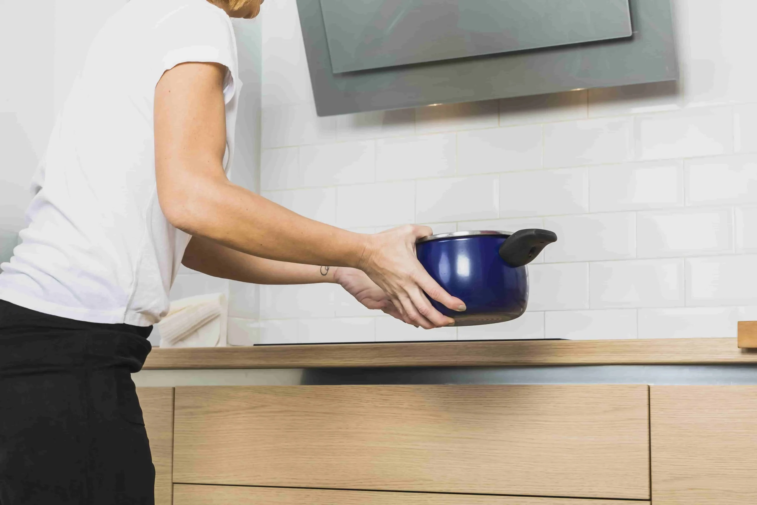 Vệ sinh đồ gốm và đồ tráng men