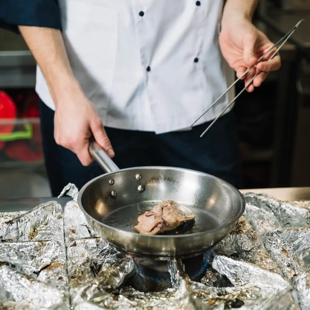 kook-wit-braad-vleespan-fornuis