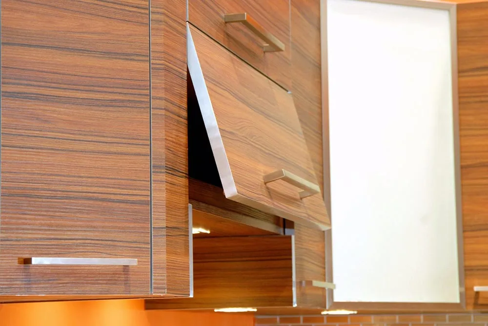 Finiture del mobile in impiallacciatura Finiture del mobile in impiallacciatura