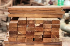 Diferentes materiales de madera maciza para gabinetes de cocina. Diferentes materiales de madera maciza para gabinetes de cocina.